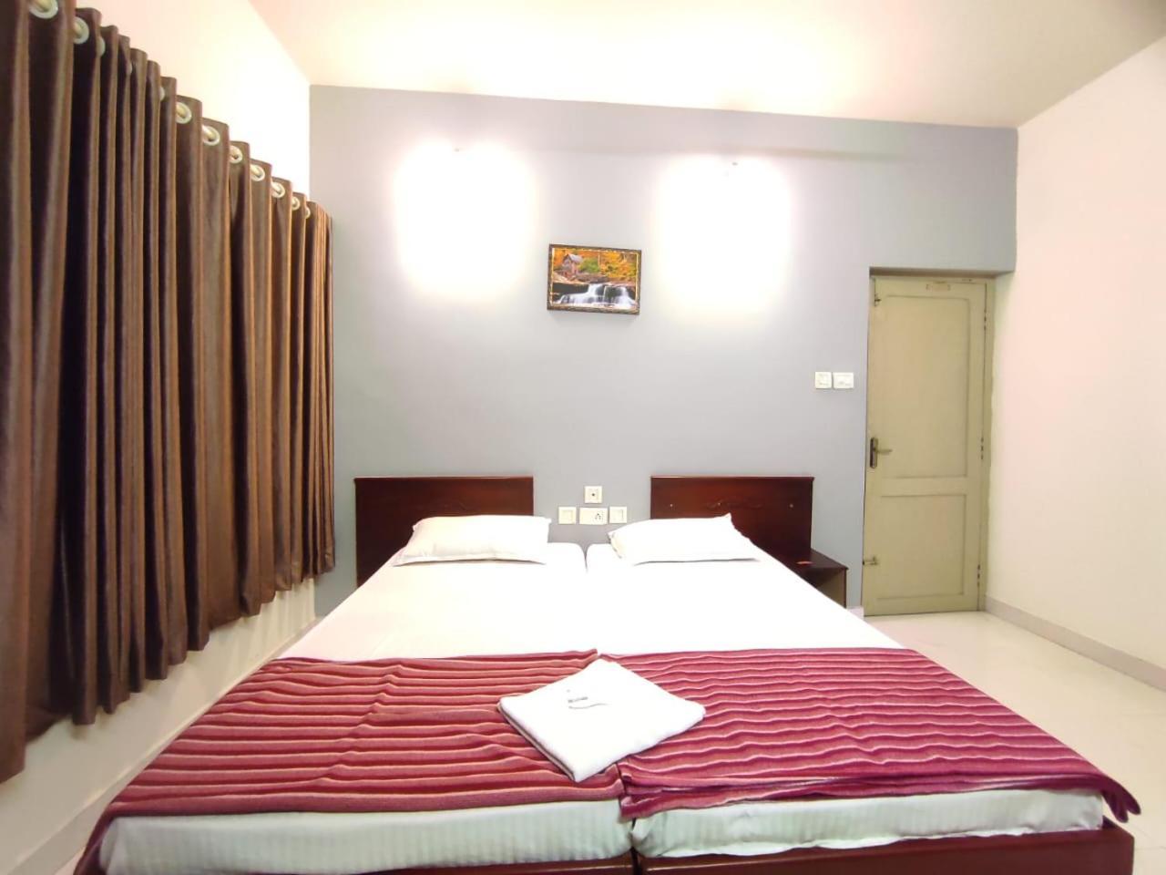 Orkuz Residency Apartment Kochi Bagian luar foto